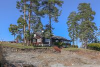 Eiendommen «Skoglund» i Landøyveien 82. Byggeår omkring 1935. Foto: Leif-Harald Ruud (2021)