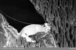 Langlivannet dam tømmerenne.jpg