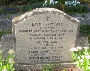 Lars Henry Aas gravminne Drøbak.jpg