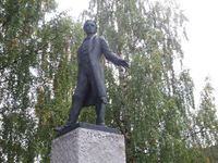 Statue av misjonæren Lars Skrefsrud ved Lillehammer kirke. Foto: Elin Olsen