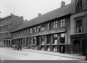 Larsens Våbenforretning.jpg