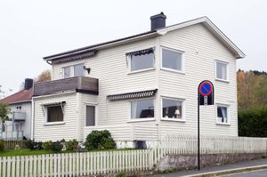 Larvik, Øvre Damsbakken 9.jpg