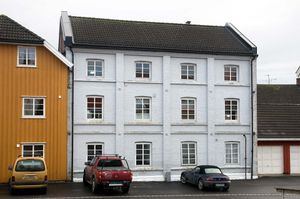 Larvik, Fjellgata 04 A-E.jpg