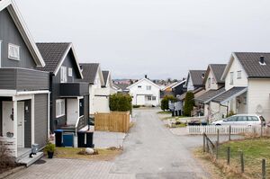 Larvik, Frøyhovveien 08-20.jpg