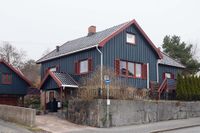 Da Grøtter var soussjef hos J. Jacobsens Trikotasjefabrikk bodde han i Håkons gate 36. Foto: Roy Olsen (2011).