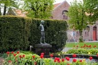 Fonteneskulptur, «Liv» av Hanna Jessen i Herregårdsparken. Foto: Roy Olsen (2016).