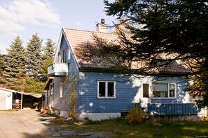 Larvik, Tjøllingveien 24.jpg