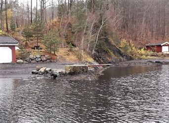 Lasteplassen nedenfor isstablene på Graffodden. (Foto: Ragnar Vadseth 2020) .