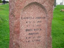 NRK-mannen Lauritz Johnsons gravminne. Foto: Stig Rune Pedersen