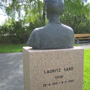 Lauritz Sand minnesmerke.jpg