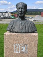 Minnesmerke over motstandsmannen Lauritz Sand ved Listuveien. Foto: Stig Rune Pedersen