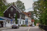 Gamle forretningsgårder i Leif Larsens vei. Foto: Leif-Harald Ruud (2018)