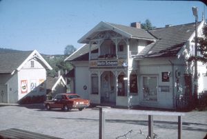 Leirsund Martin Schøyens butikk ca. 1980.jpg
