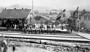 Leirsund stasjon 1904 femtiårjub.jpg