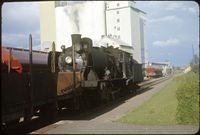 Godstog med damplok. Lena stasjon i 1967. Foto: Hans Petter Grøner