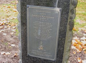 Leonard Kristensen gravminne Vallø.jpg