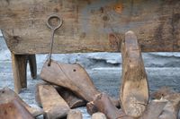 Her er lestekroken huka inn i lesten, slik ein gjer når ein skal draga lesten ut av skoen.