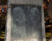 Lille Tøyen hageby, minnesmerke over de lokale falne Ansgar Sørlie og Kaare Rødde. Foto: Stig Rune Pedersen