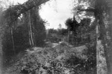 Fra byggingen av Lilleakerbanen rundt 1916, traseen sett fra Mærradalsbekken mot Ullern kirke Foto: Narve Skarpmoen/Oslo Museum