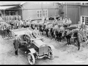 Lilleborgs første lastebil 1910.PNG