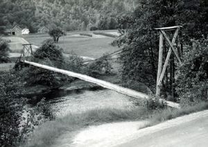 Lindesnes - Buhølen hengebrua.jpg