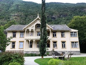 Lindstrøm Hotel Lærdalsøyri 2018.jpg