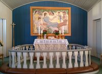 Lisleherad kirke, interiør med altertavle. Foto: Anne Vik (2018).