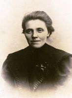 Live Moen ca. 1910. Fotograf ukjent.