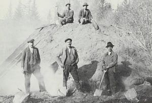 Ljåsmeder fra Tinn.jpg