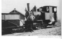 Lokomotivet på sandsporet til Leirsund ca 1920, 40 hk, bygd i Tyskland 1919/20. Eid av Kristiania kommune. Skedsmo historielags samlinger