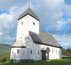 Lomen kirke, oppført 1914. Foto: Jan-Tore Egge (2016).