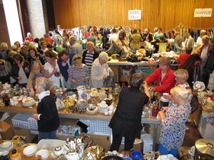 Loppemarked i Østenstad kirke i Asker 2011.jpeg