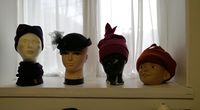 Hovudplagg i ull. Kåper og barneklær i ull frå "Evas drakt".