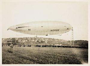 Luftskipet Norge fortøyd på Ekeberg 8887663660 d4395b15e5 o.jpg