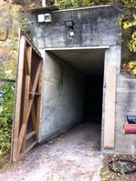 Dagens vestre inngang. Nærbilde. Foto Steinar Bunæs.