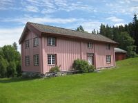 Den freda hovudbygningen på Lundehald i Åslandsgrend. Foto: Olav Momrak-Haugan. 2010