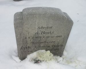 Lydia Opøien Hjorth gravminne.jpg