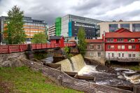 Det ble i 1991 anlagt en laksetrapp i Møllefossen der Lysaker mølle engang lå. Foto: Leif-Harald Ruud (2017)
