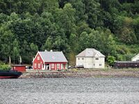 Mæl stasjon sett fra fylkesvei 364 langs Tinnsjøen. Foto: Stig Rune Pedersen (2021)
