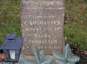 Møbelhandler Christoffer Thomassen familiegravminne Oslo.jpg