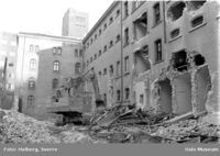 Rivningen av fengselsfløyen i 1976. Foto: Sverre Heiberg