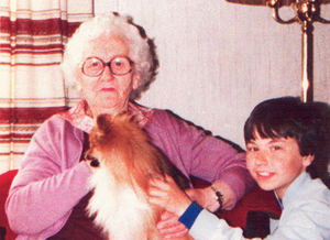 MARTINSEN Ragnhild (1900-1988) med barnebarn.png