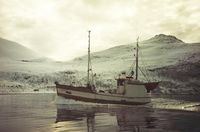 MB «Varnes» drifta mykje i Olderfjorden. Den er vill og vakker omkransa av høge fjell.