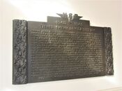 Minneplakett over falne fra NSB ved Østbanehallen i Oslo, 1947. Foto: Stig Rune Pedersen