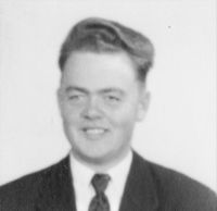 Magne Opheim starta sin karriere som 16-årig butikkbetjent - som ekstrahjelp før jula 1953 i Skjelvågen.