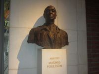 Byste av rådhusarkitekt Magnus Poulsson i Oslo rådhus. Foto: Stig Rune Pedersen