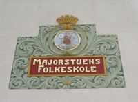 St. Hallvard på fasaden til Majorstuen skole, Bogstadveien 74. Foto: Stig Rune Pedersen