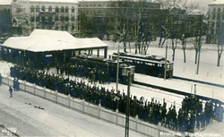 Majorstuen stasjon sett mot øst 1918. Holmenkollbanen og Tryvannsbanen nærmest, med Smestadbanen (Røabanen) lenger bak. Foto: Postkort