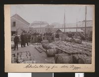 14. Makrelsalting paa Moes Brygge - no-nb digifoto 20140407 00034 bldsa FA0161.jpg