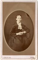 «Portrett av Maren Buer (1835-1883)» Foto: L. Balle, Skien
